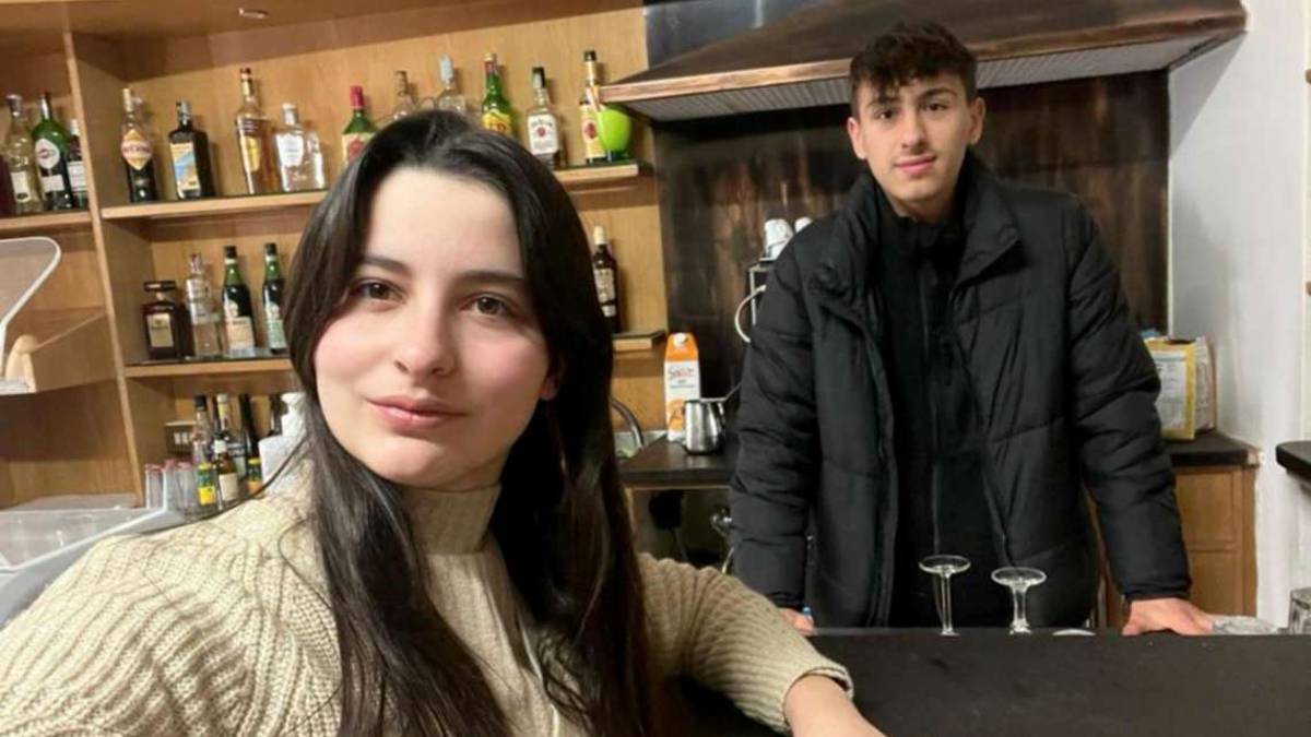 Faenza: due ventenni rilevano l'ultimo negozio nel borgo dei nonni