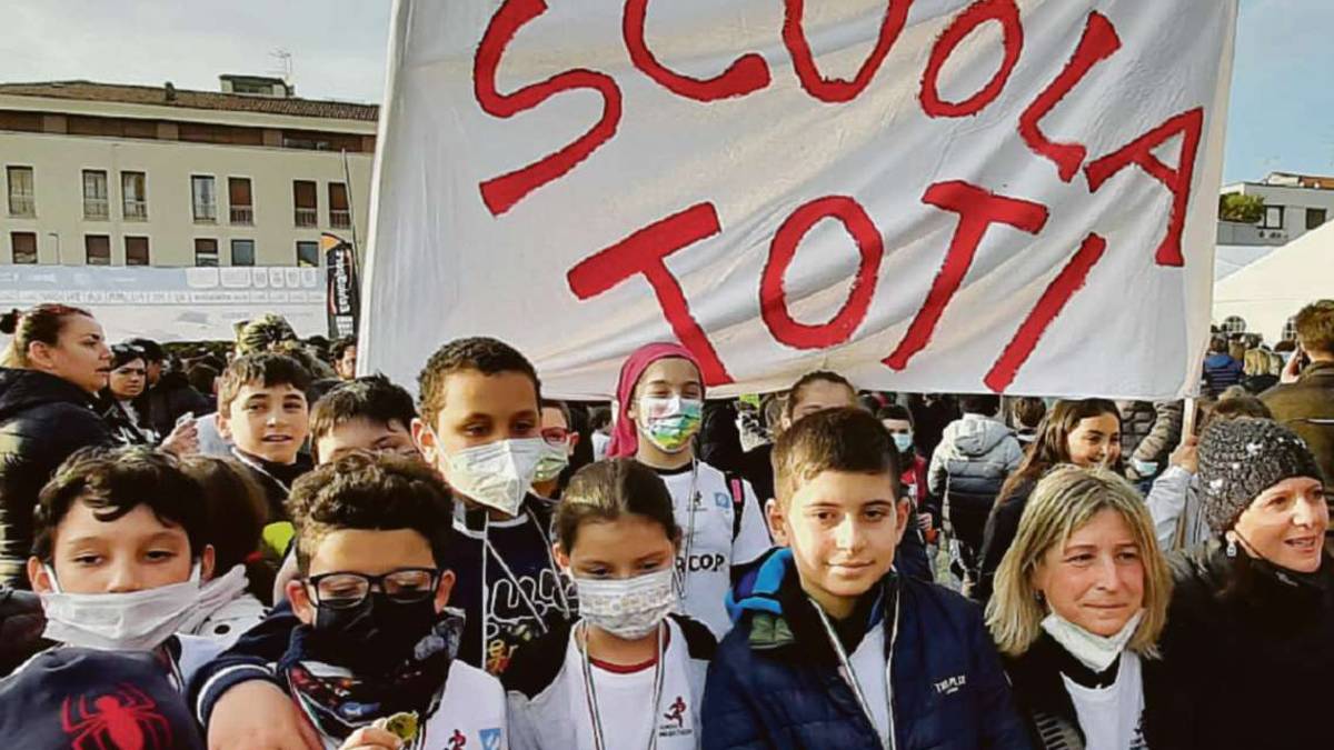 Kids run, centinaia di corsa in festa per le vie del centro