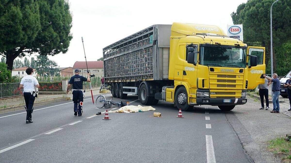 Castel Bolognese, 79enne muore investito in bici da un camion