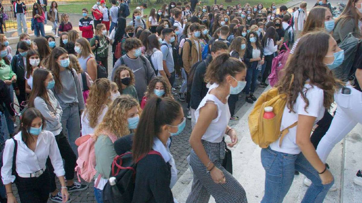 Ravenna, figli a casa per tampone Per la scuola va giustificata