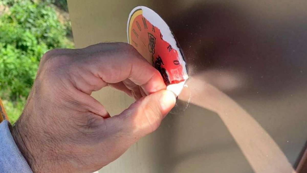 Cesena, adesivi imbrattanti: depositato un esposto alla Procura