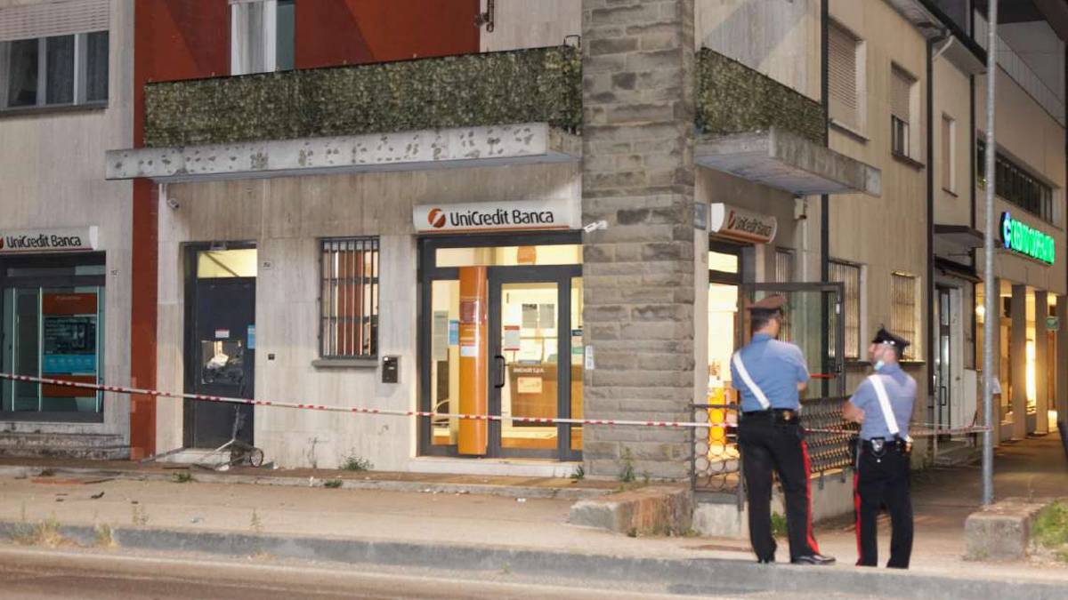Ravenna, assaltano banca: presi dopo l'inseguimento