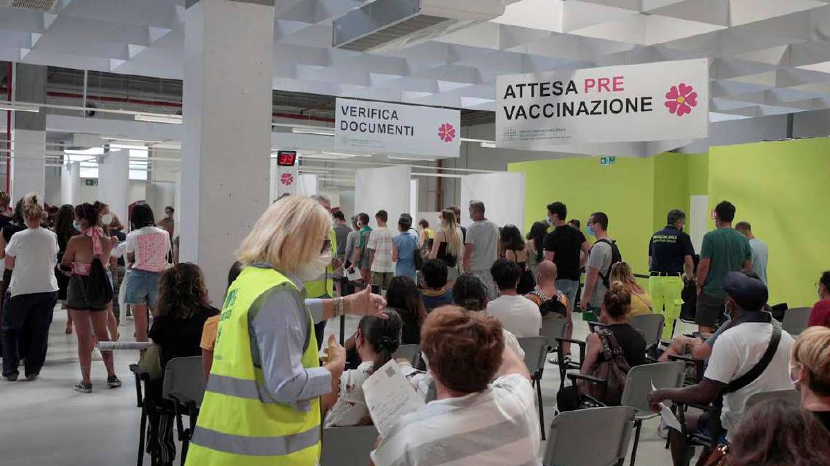 L'Ausl affitta per un altro anno l'hub ravennate per i vaccini