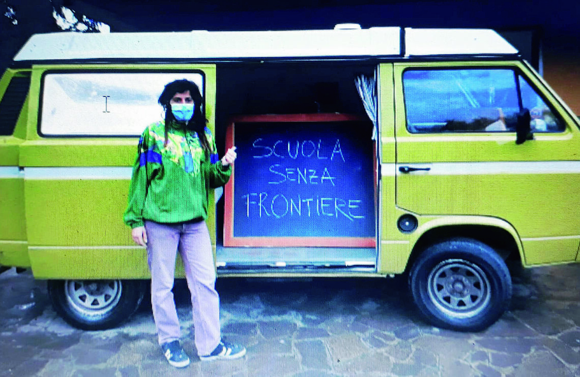 Coronavirus, a Faenza la scuola a domicilio con un camper
