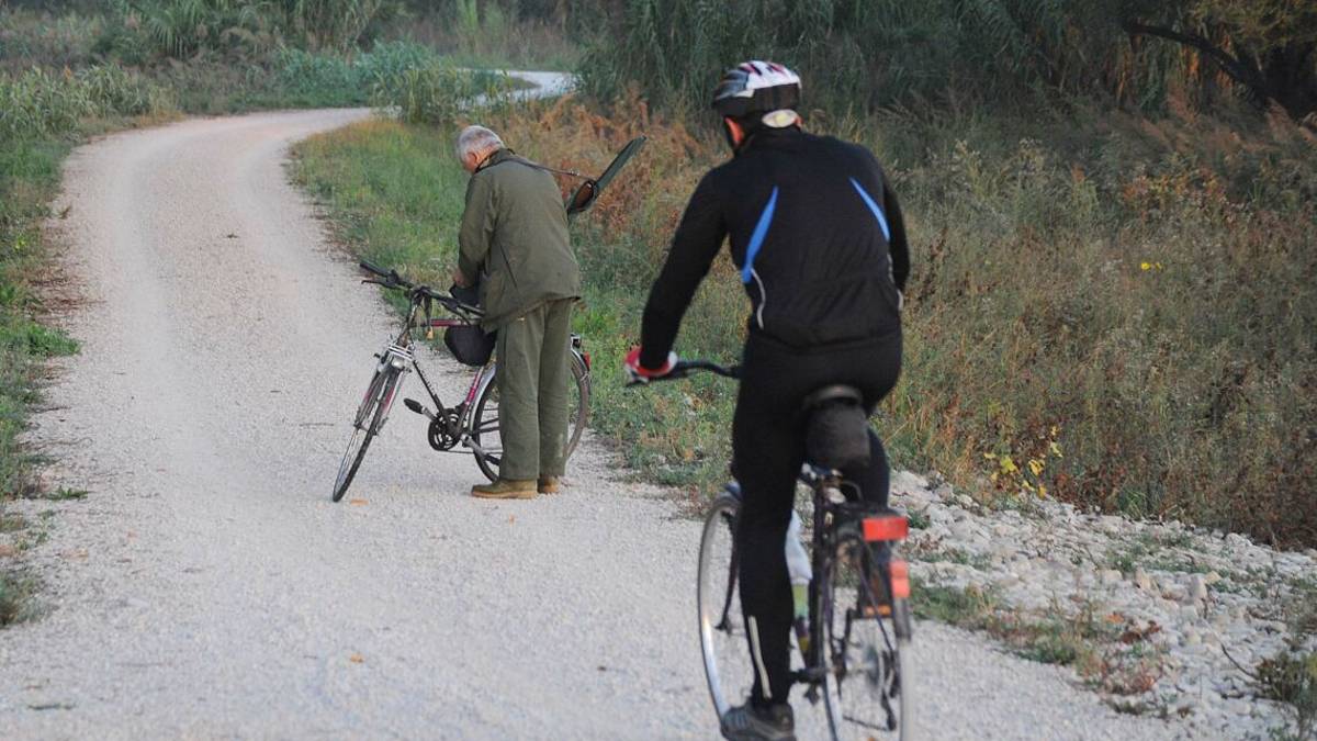 Caccia vietata a Rimini lungo la pista ciclabile del Marecchia