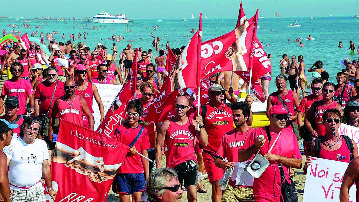 Salvataggio, i bagnini di Rimini: paghino anche chioschisti e mosconai