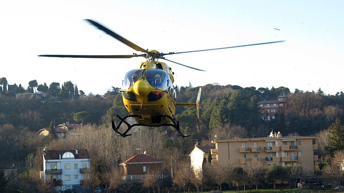 Perde il controllo dell'auto a Ranchio: trauma toracico e costole rotte
