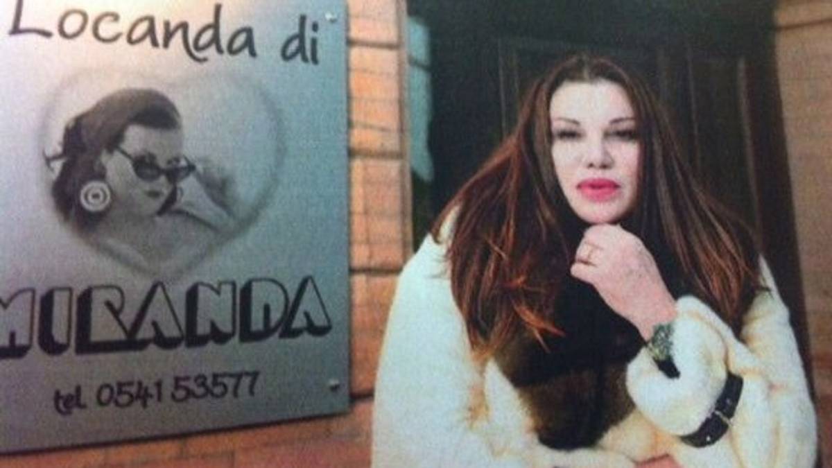 Serena Grandi: «Mi hanno rovinata, risarcimento per il seno»