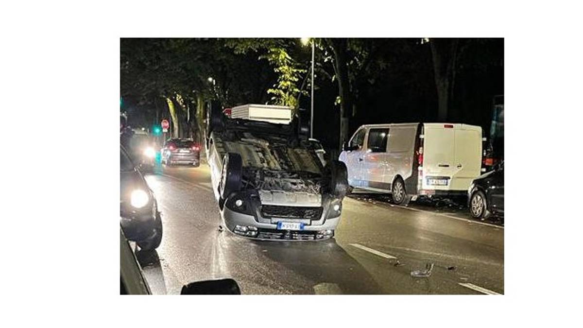 Riccione, ubriaco in auto: paurosa carambola in via Castrocaro