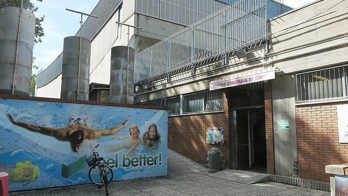 Un caso di covid: chiusa la piscina di Rimini fino al pomeriggio di domani