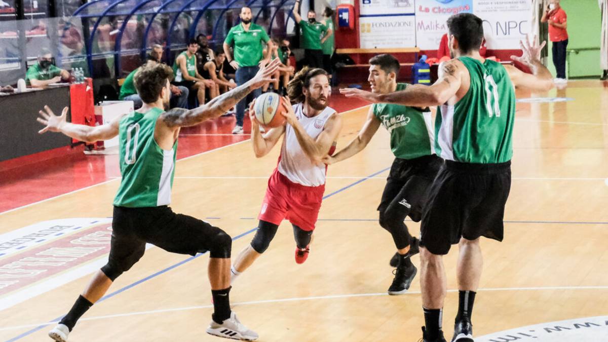 Basket B Supercoppa, l'Andrea Costa batte Faenza e passa