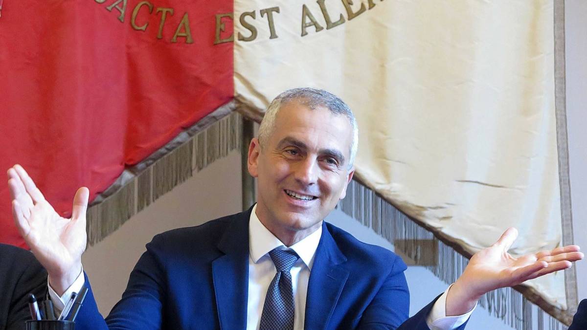 Il sindaco di Rimini: Quanti caffè di traverso, ma non lo leggo solo al bar
