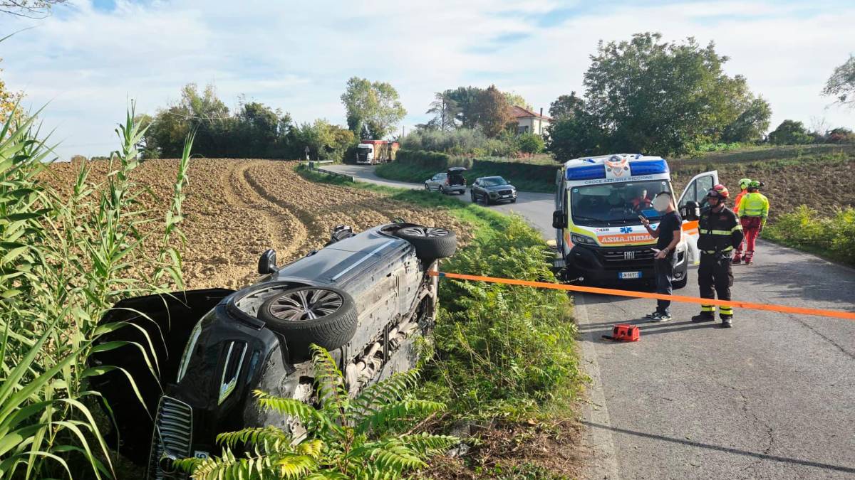Coriano, si ribalta con l’auto a pochi metri dal canale