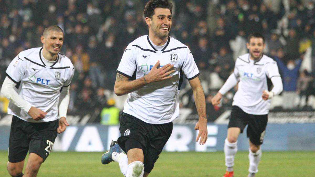 Calcio C, la fotogallery di Cesena-Vis Pesaro 2-1