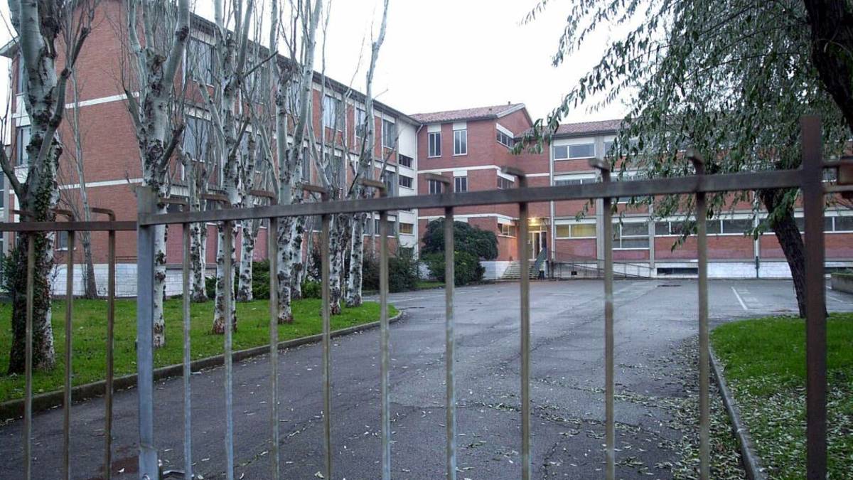 Covid, studenti positivi in tre scuole di Rimini