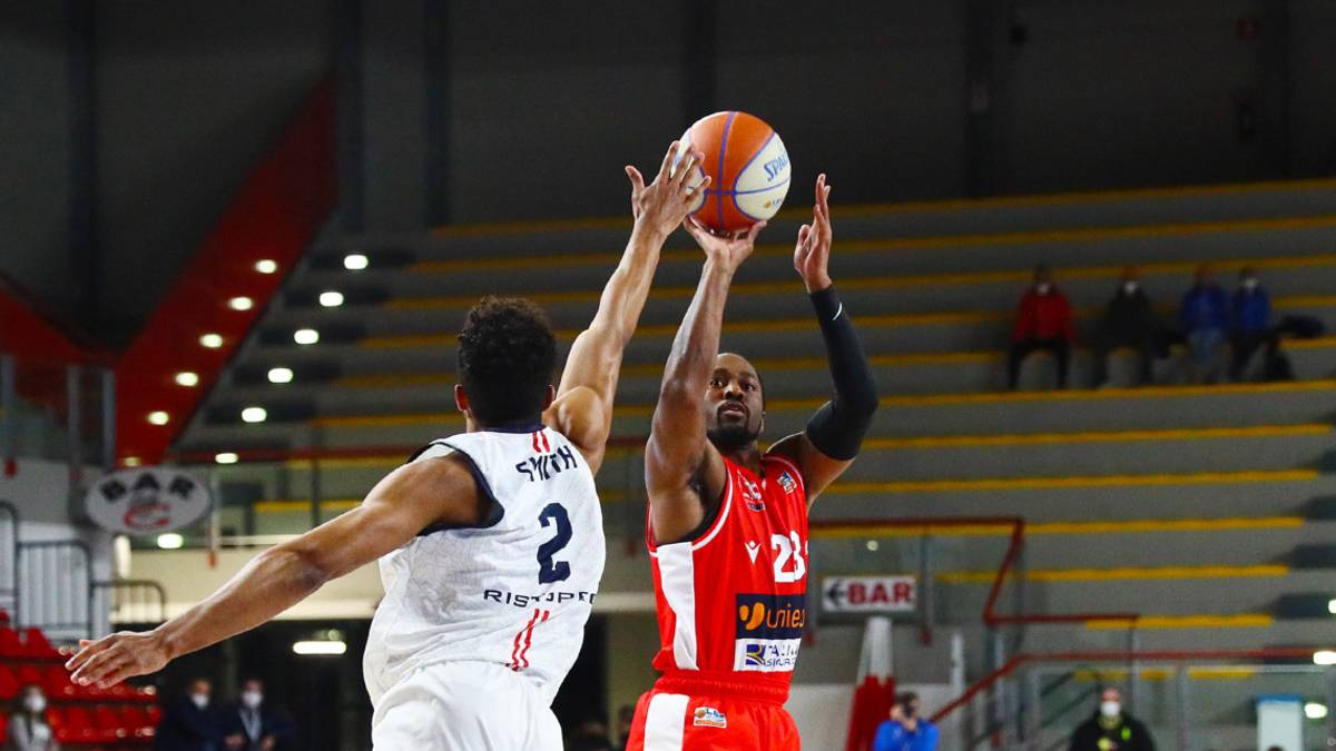 Basket A2, l'Unieuro ritrova la vittoria in trasferta in casa di Fabriano (77-87)