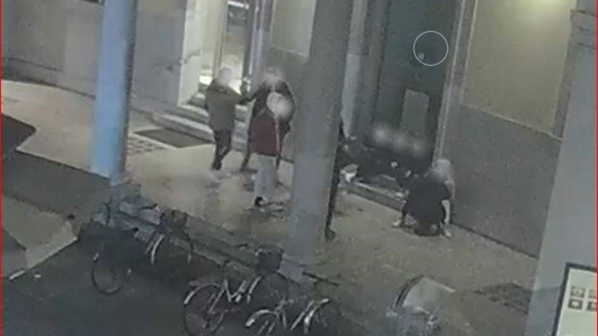 Faenza, sputarono contro una commerciante. Denunciato minore, leader di una baby gang