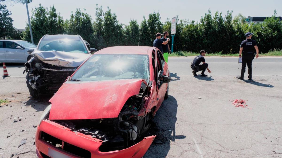 Ravenna, carambola di auto: in 7 finiscono all’ospedale, c’è anche una bambina