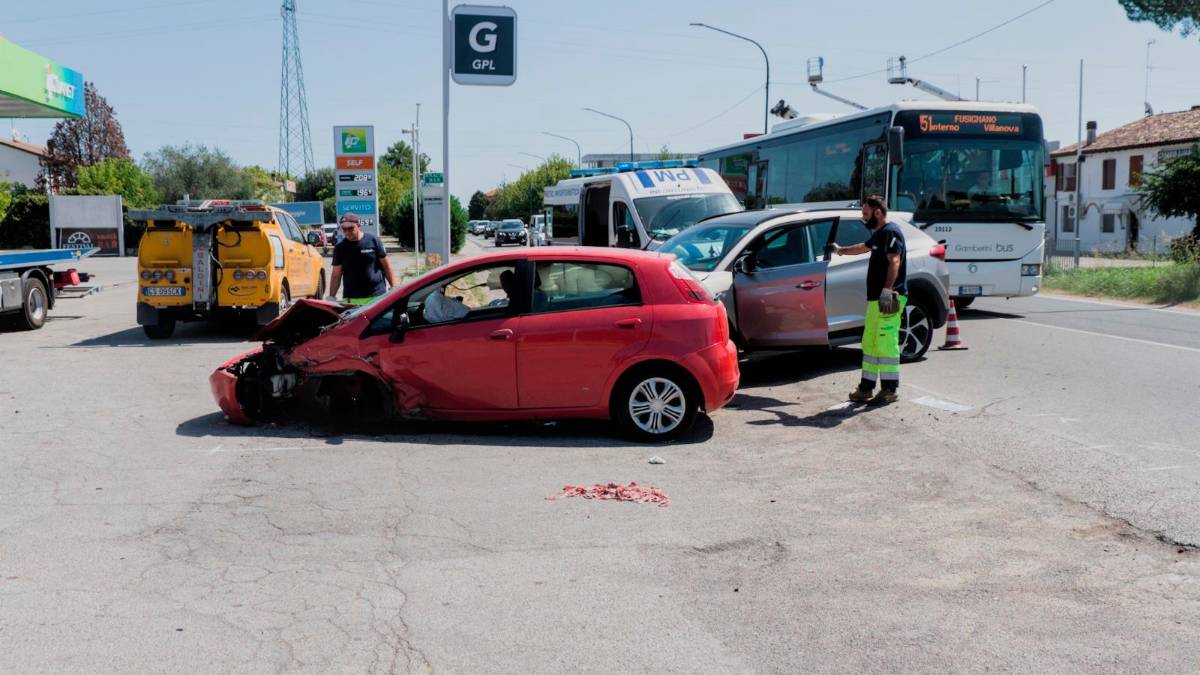 Ravenna, carambola di auto: in 7 finiscono all’ospedale, c’è anche una bambina