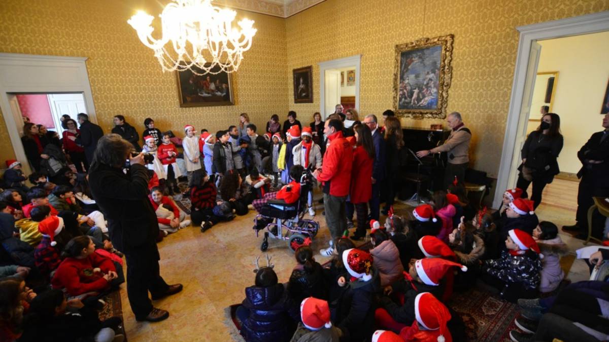 Ravenna, i furti in provincia sono in netto calo e il prefetto festeggia con i bambini VIDEO