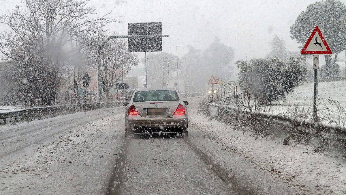 Rimini. Rischio neve, mezzi spargi sale in preallerta