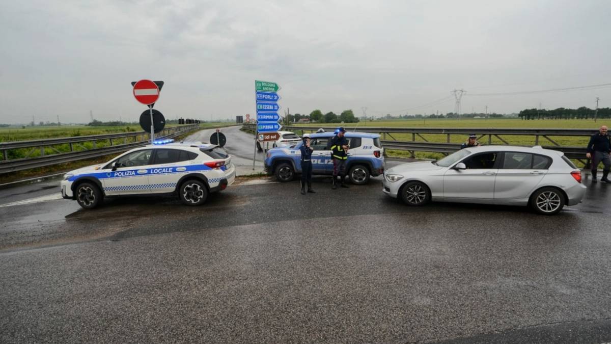 Ravenna, esonda un canale a Chiusa di San Marco. Evacuazione a Borgo Montone