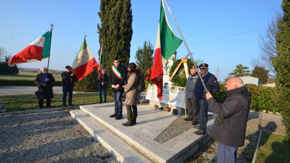 Ravenna, ripulito dalla svastica il sacrario dedicato ai partigiani