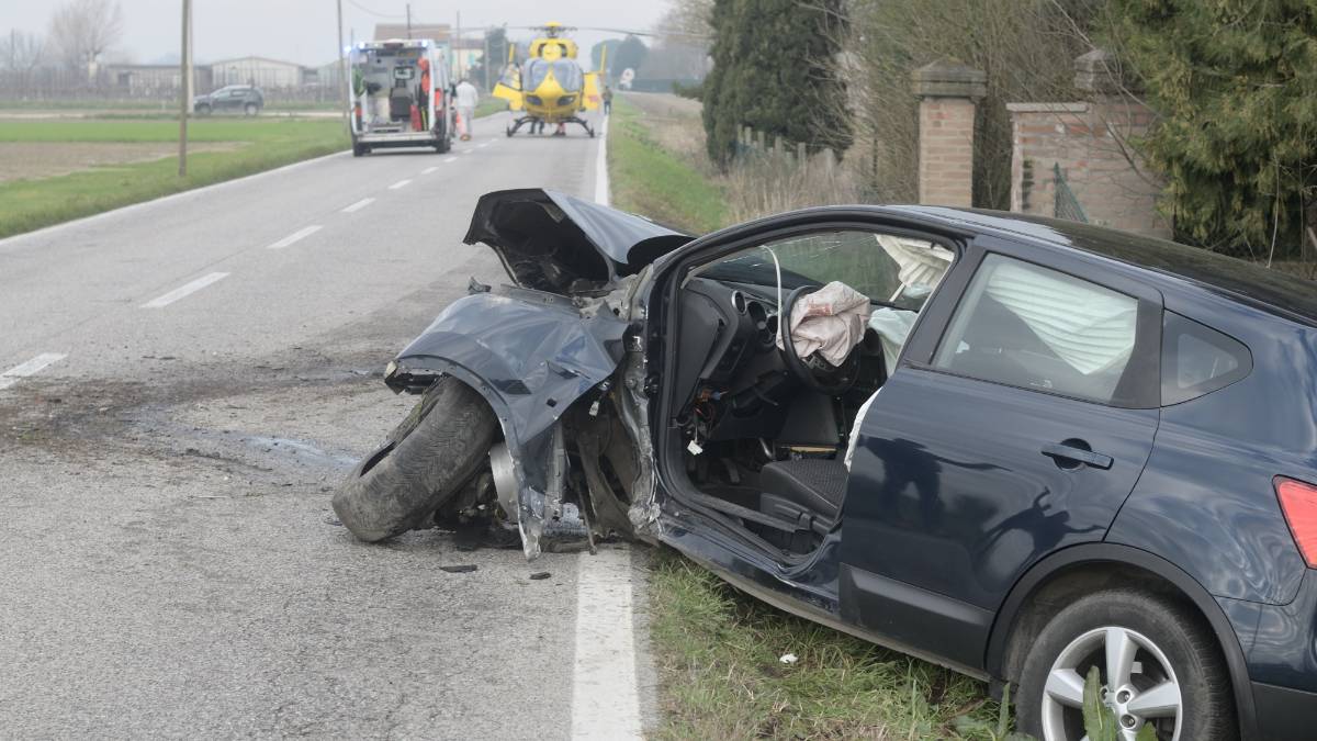 Incidente tra Alfonsine e Taglio Corelli, ferito 63enne. Salvo il cane
