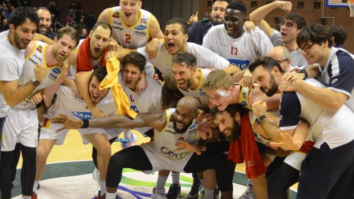 La capolista OraSì Ravenna regola San Severo (70-57)