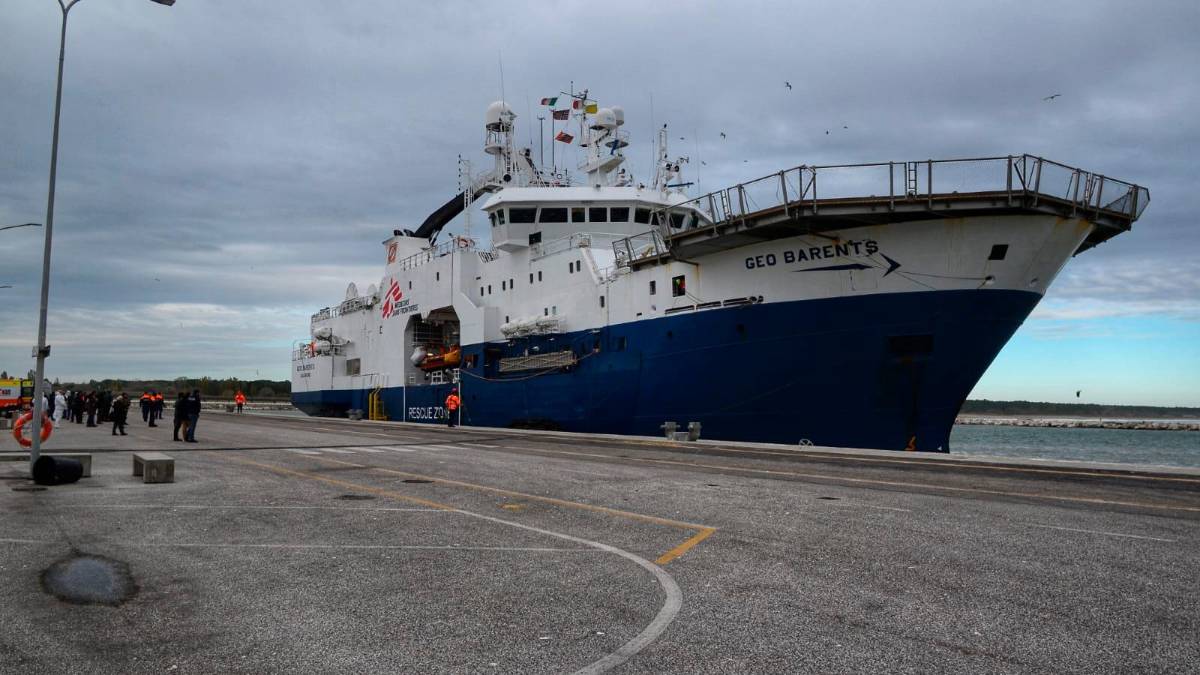 Ravenna, ecco la nave Geo Barents con 57 migranti VIDEO GALLERY