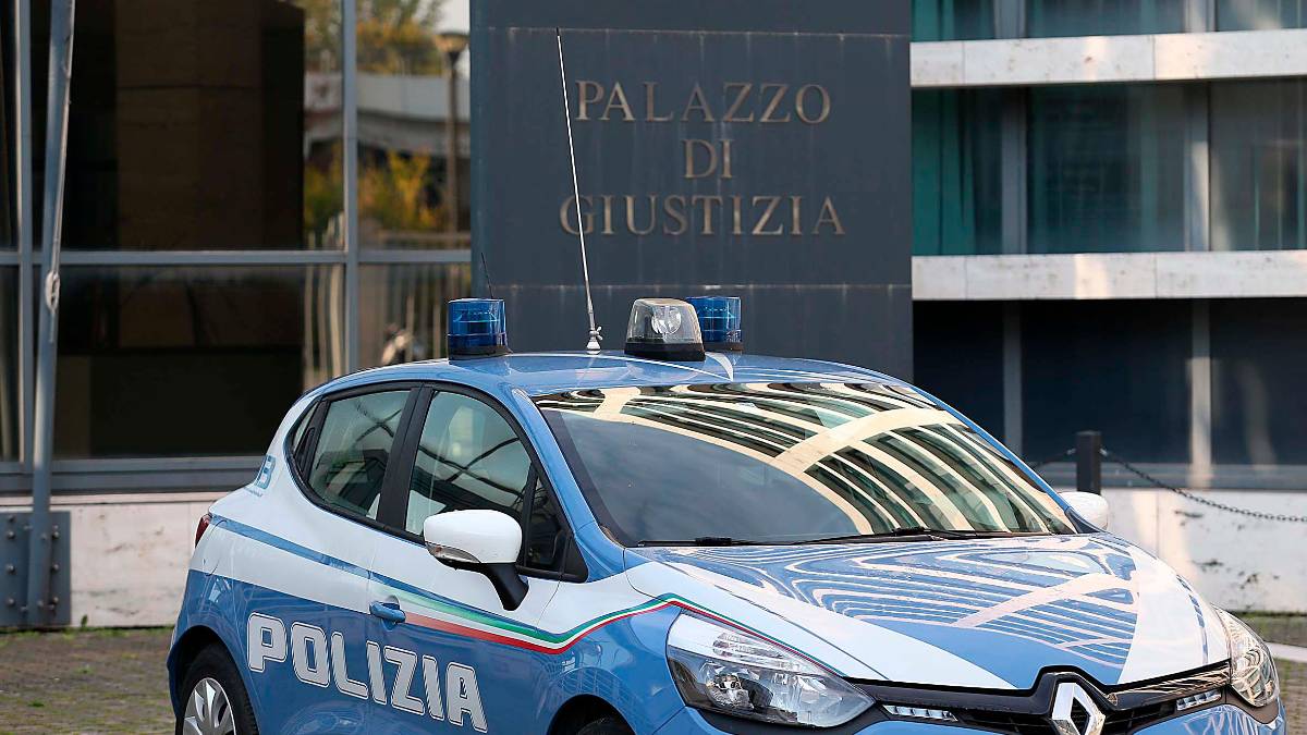 Rimini. Sotto casa della madre nonostante il divieto: arrestato dalla Polizia