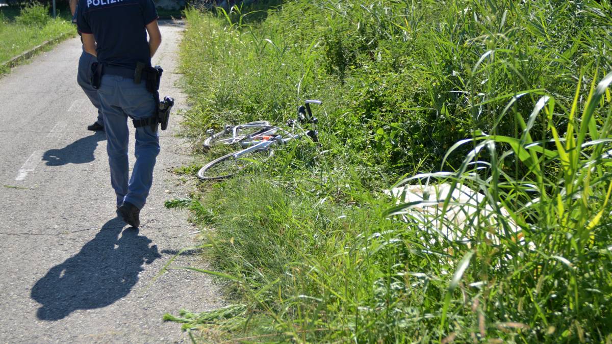 Ravenna, dramma sulla ciclabile, ciclista stroncato da un malore