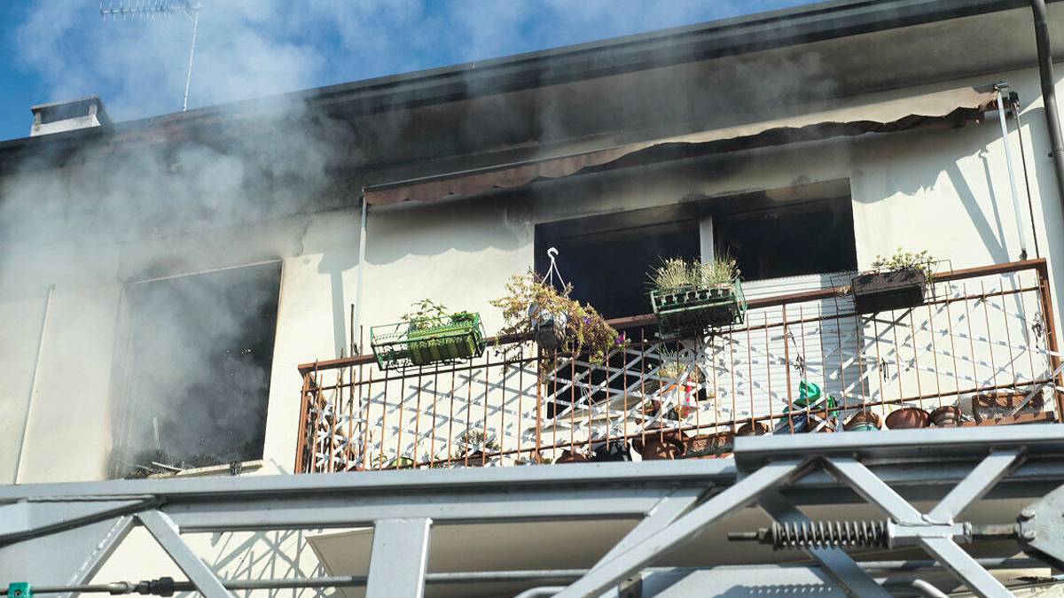 Ravenna, appartamento a fuoco in via Bagioli: anziana salvata dai vicini - Gallery