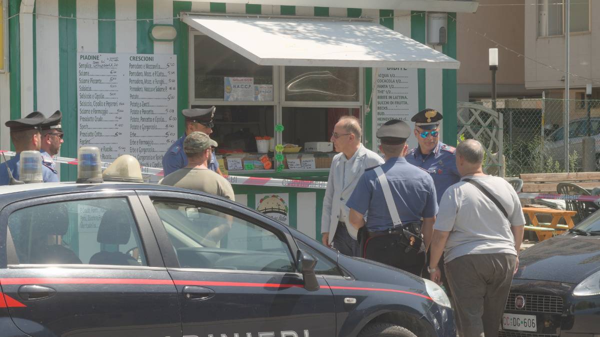 Ruba all'interno del chiosco dell'omicidio di Lido Adriano, arrestato