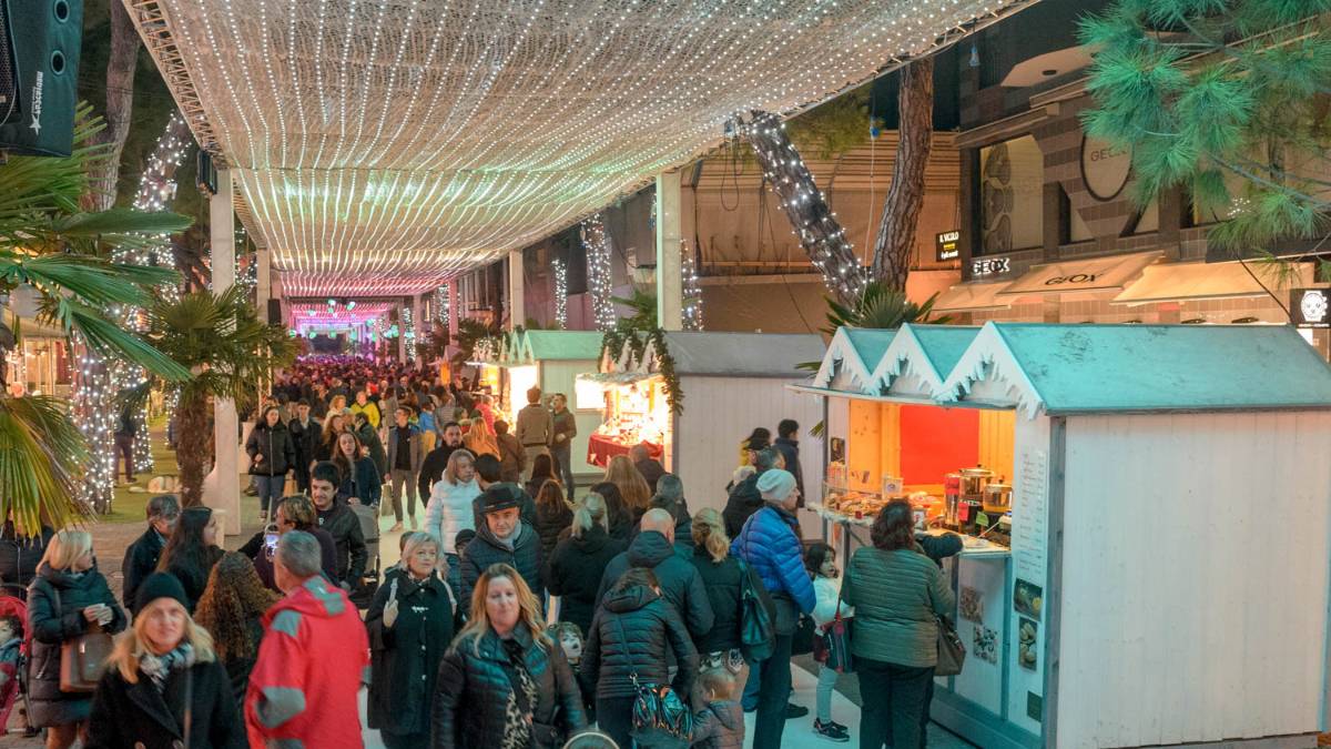 A Riccione si respira già il clima natalizio. Inaugurato l'Ice Carpet