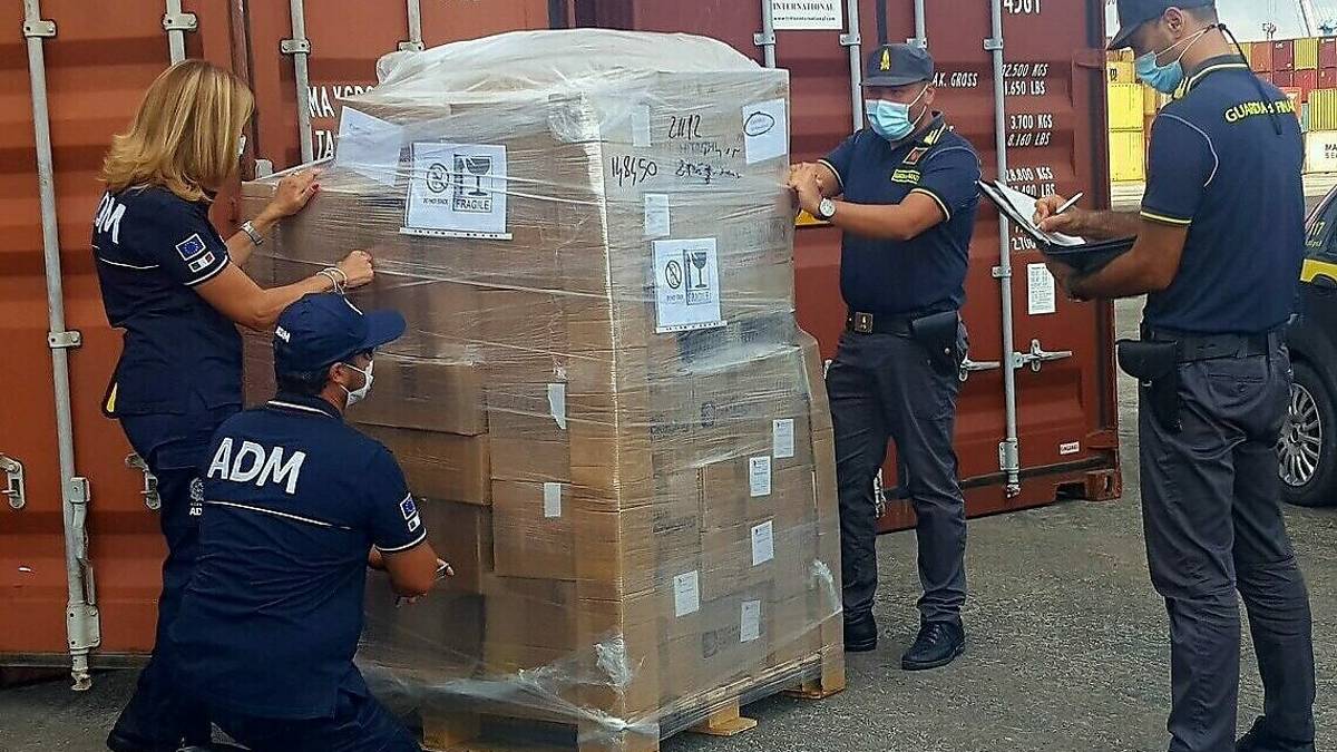 Aria pesante al Porto di Ravenna: 4.860 compressori irregolari costano 10mila euro di multa a società riminese
