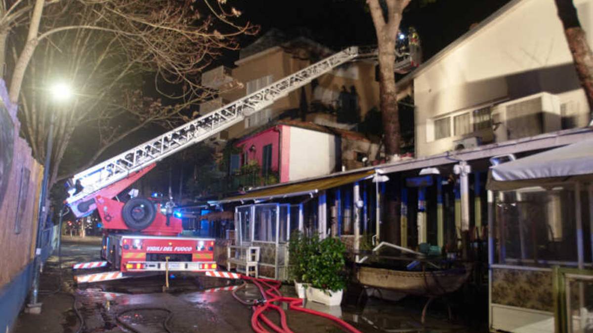 Fiamme alla Pousada di Milano Marittima, accertamenti sulle cause