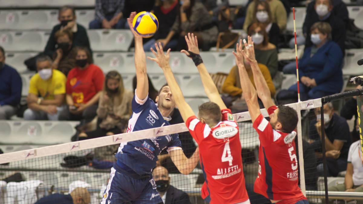 Volley Superlega, la Consar Rcm cerca punti salvezza a Vibo Valentia