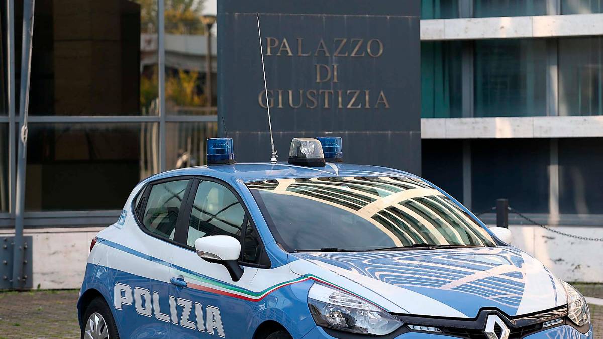 Rimini. In casa 200 grammi di cocaina, contanti e rilevatori di microspie: 56enne in manette