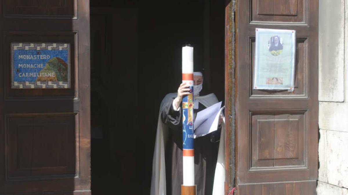 Coronavirus Ravenna, l'ultimo saluto delle monache a suor Maddalena