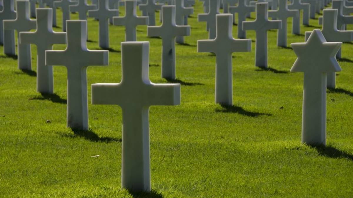Cornici con le fotografie di due defunti spariscono dalla camera mortuaria a Rimini