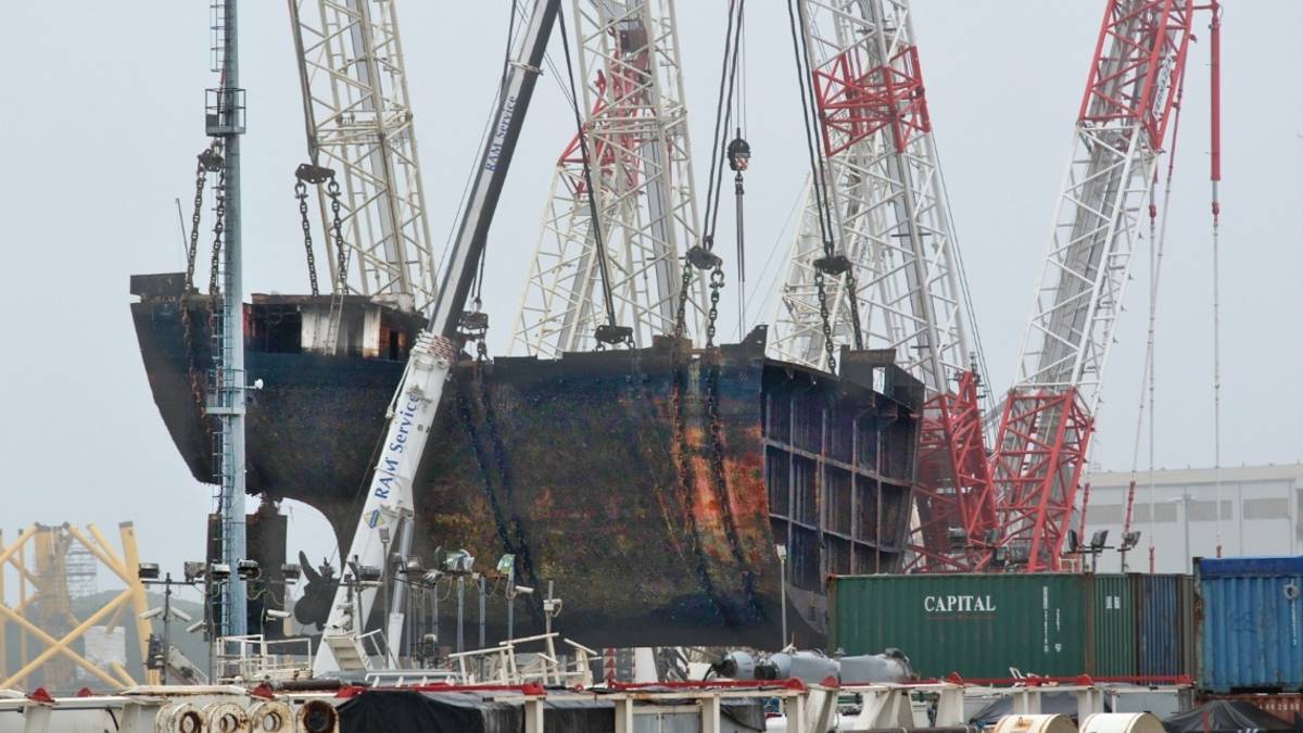 Ravenna, dopo 1.507 giorni, rimosso anche l'ultimo pezzo del relitto della Berkan B