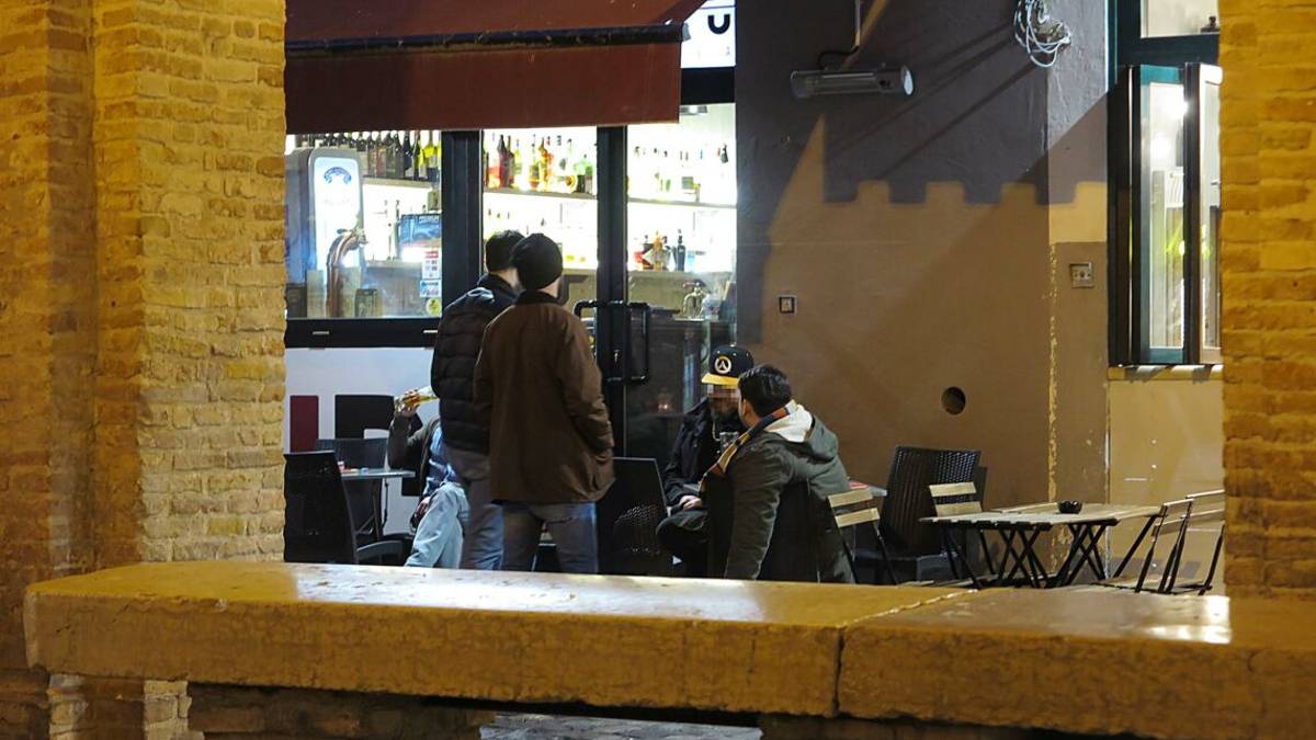 Covid. Il Comune di Rimini vieta l'alcol dalle 21 alle 5