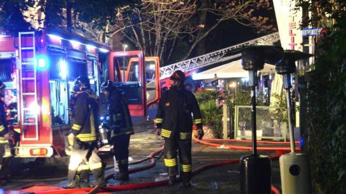 Fiamme alla Pousada, polemiche e segnalazioni sull'affollamento