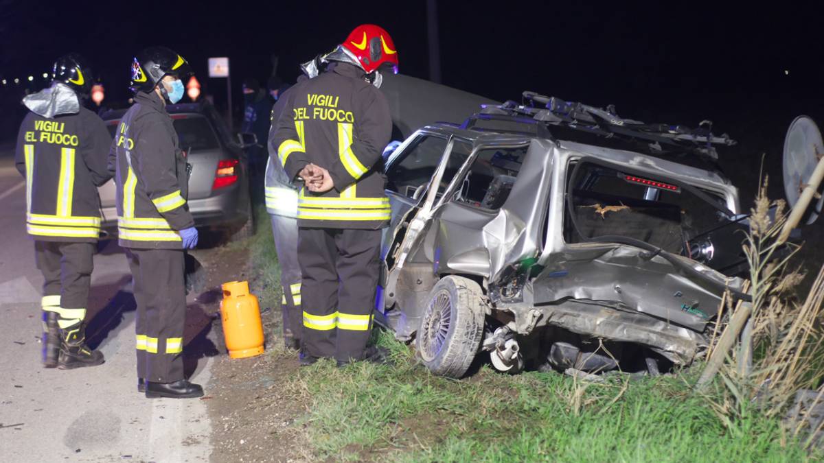 Incidente tra Punta Marina e Lido Adriano, chiuso un tratto di via Canale Molinetto