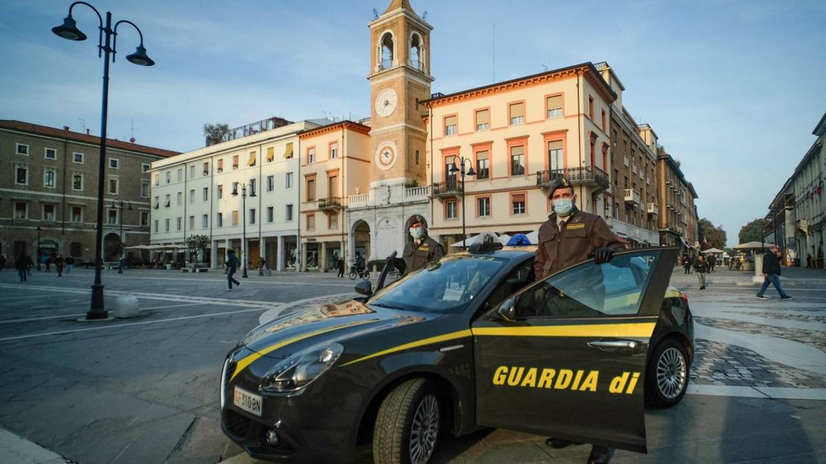 Rimini, evasione fiscale: la Finanza sequestra beni per 3,4 milioni di euro