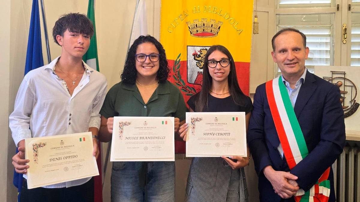 I tre giovani premiati dal sindaco di Meldola