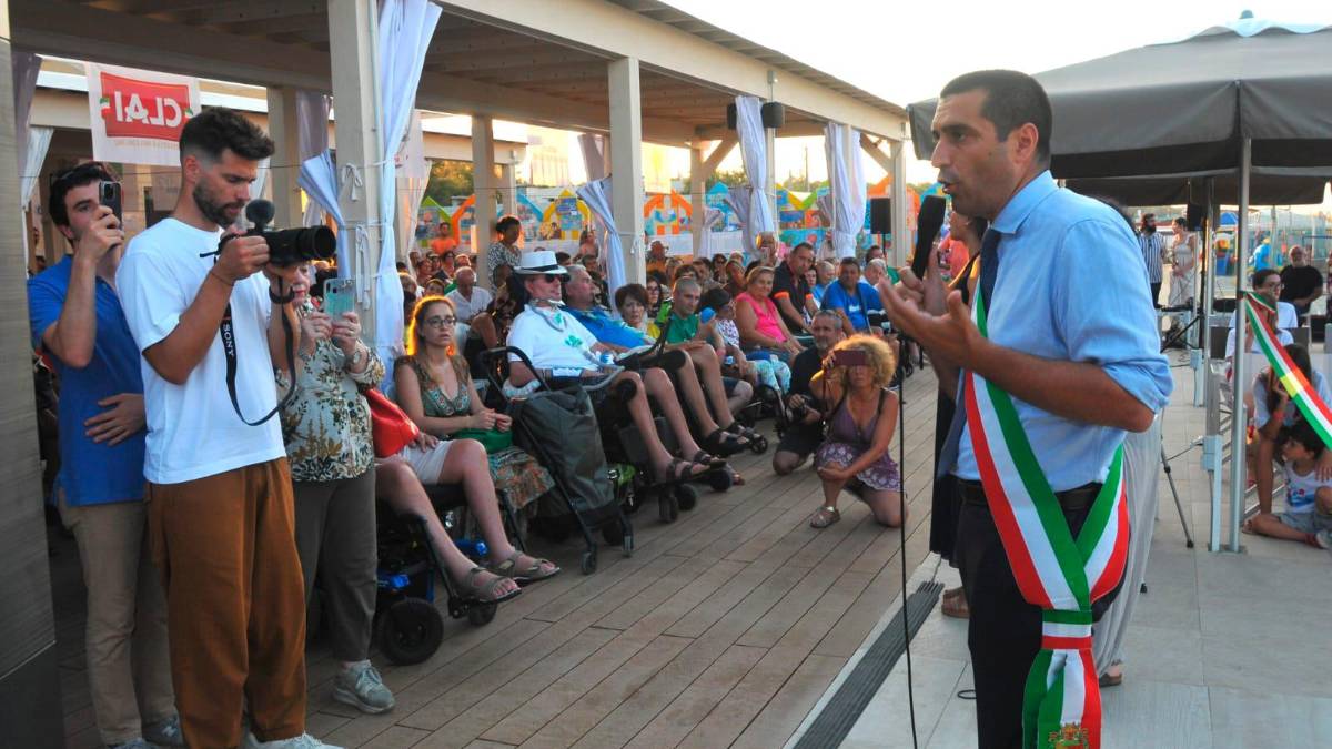 Ravenna, inaugurata la spiaggia dedicati ai disabili alla presenza della ministra Locatelli