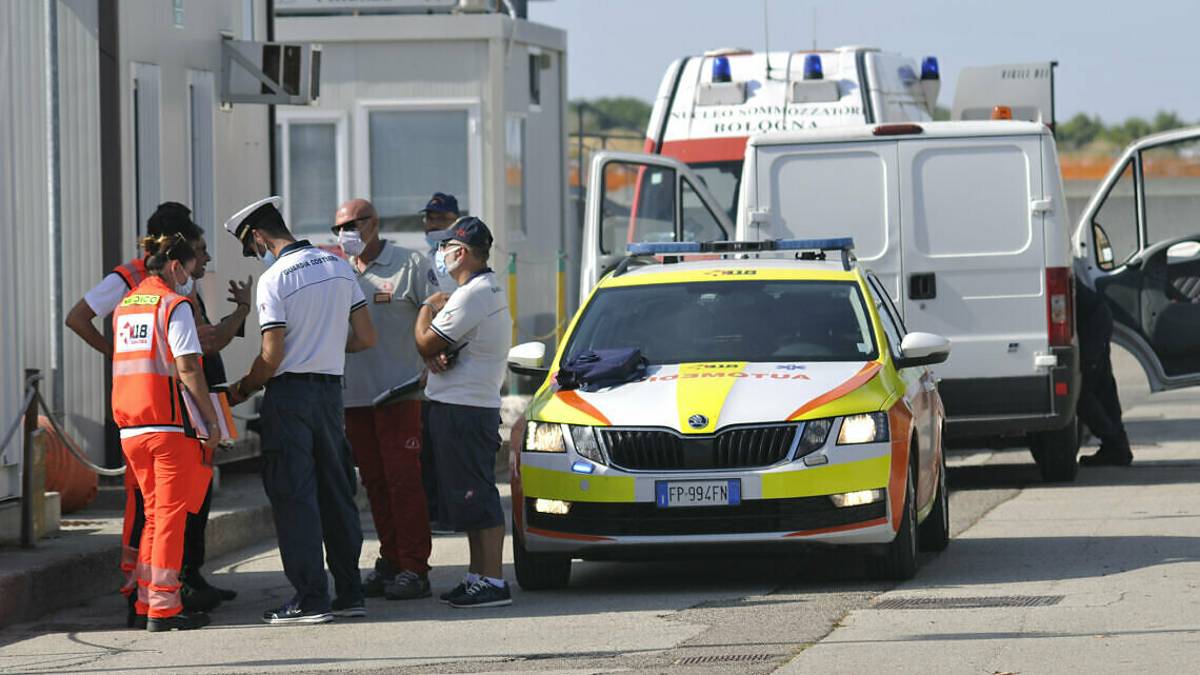 Ravenna, trovato in mare il corpo senza vita di un uomo
