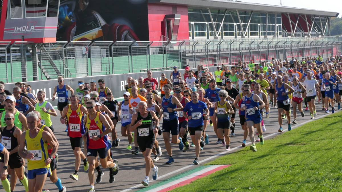 Podismo, lo spettacolo del Giro dei Tre Monti a Imola VIDEO GALLERY